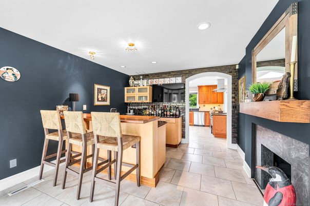 Fireplace, Interior, Kitchen, Recessed Lighting