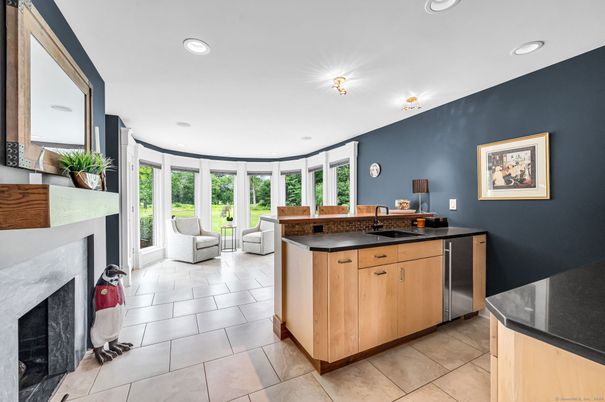 Fireplace, Interior, Kitchen, Recessed Lighting