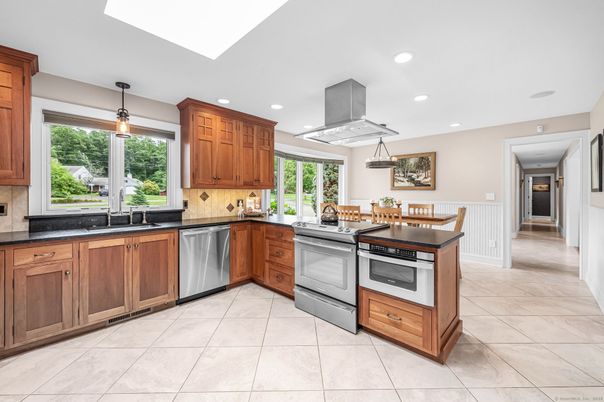 Dining room, Interior, Kitchen, Pendant Lights, Recessed Lighting, Stainless Steel Appliances