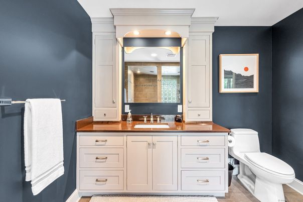 Bathroom, Interior, Recessed Lighting