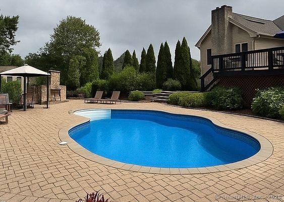 Exterior, Pool