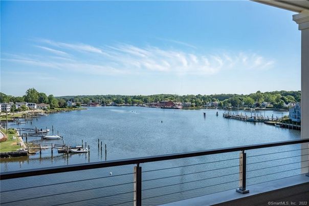 Exterior, Lake