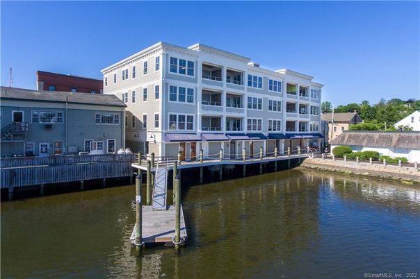 Exterior, Lake