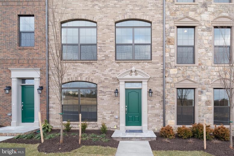 Exterior, Facade, Brick Facade, Rowhouse