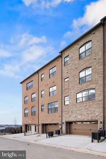Exterior, Facade, Brick Facade, Rowhouse