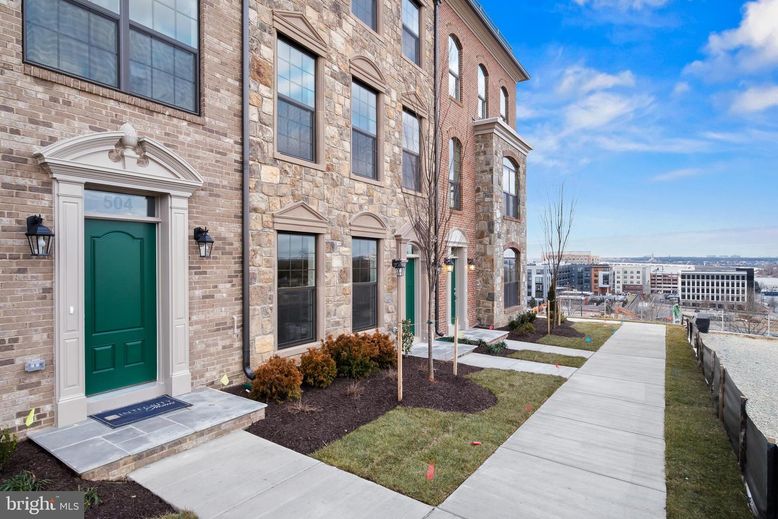 Exterior, Facade, Brick Facade, Rowhouse