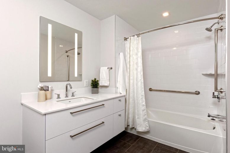 Bathroom, Interior, Recessed Lighting