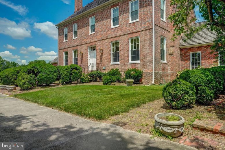 Exterior, Facade, Brick Facade, Georgian
