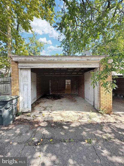 Detached Garage, Exterior