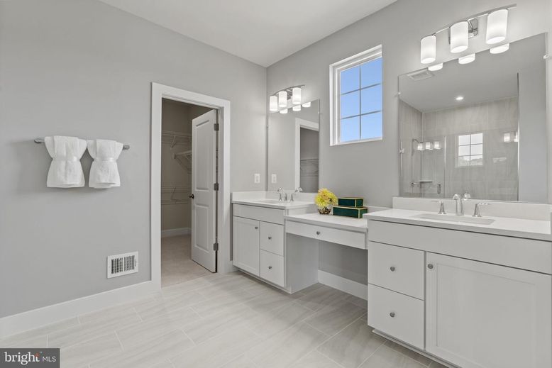 Bathroom, Dual Sink Vanities, Interior