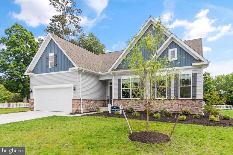 Attached, Exterior, Facade, Farmhouse