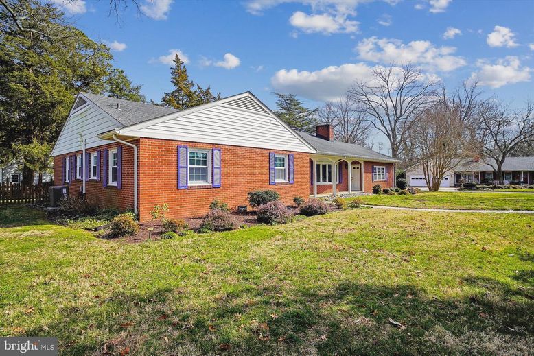 Exterior, Facade, Brick Facade, Cape Cod
