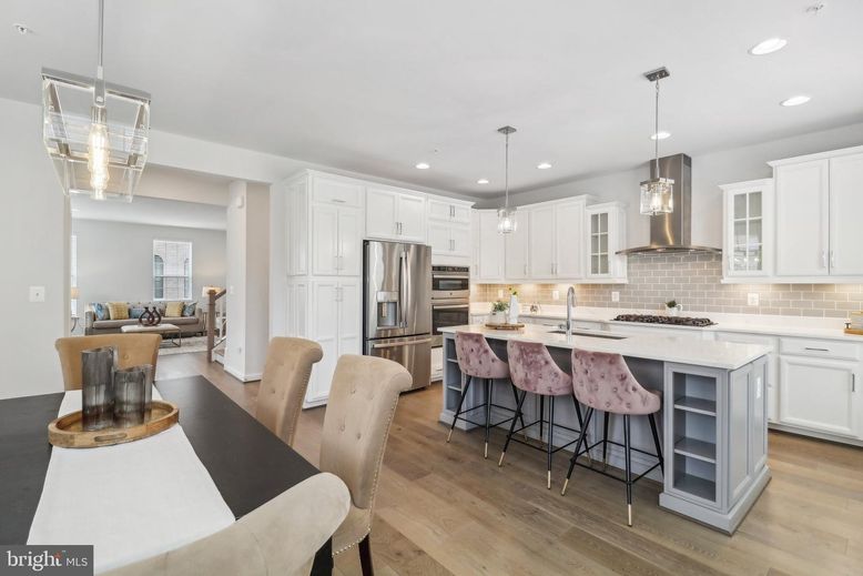 Interior, Kitchen, Living room, Pendant Lights, Recessed Lighting, Stainless Steel Appliances, Wood Texture Flooring