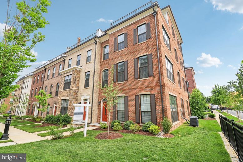 Backyard, Exterior, Facade, Brick Facade, Rowhouse