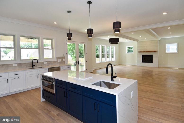 Fireplace, Interior, Kitchen, Pendant Lights, Recessed Lighting, Wood Texture Flooring