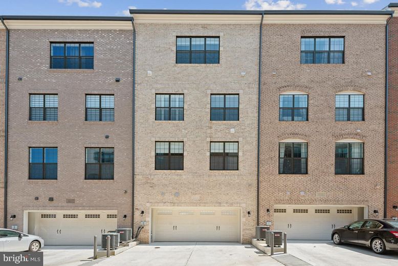 Attached, Exterior, Facade, Brick Facade, Rowhouse