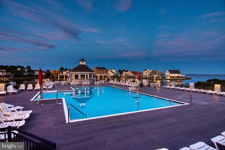 Exterior, Pool, Water