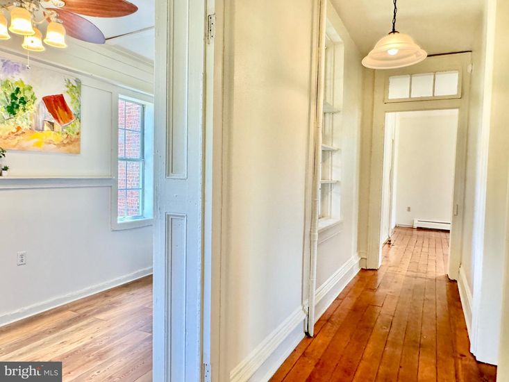 Interior, Pendant Lights, Wood Texture Flooring