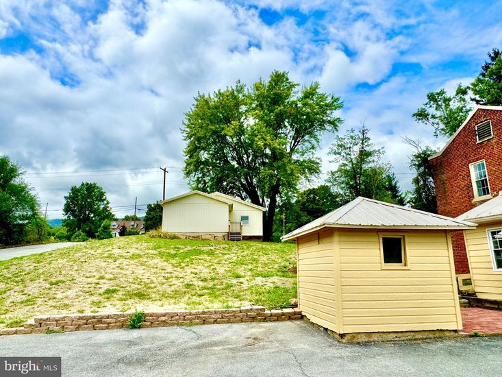 Backyard, Detached Garage, Exterior