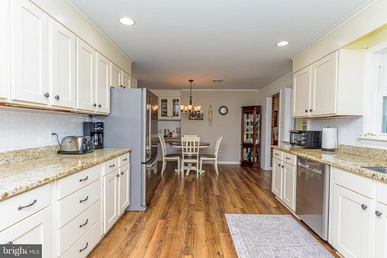 Chandelier, Dining room, Interior, Kitchen, Recessed Lighting, Wood Texture Flooring