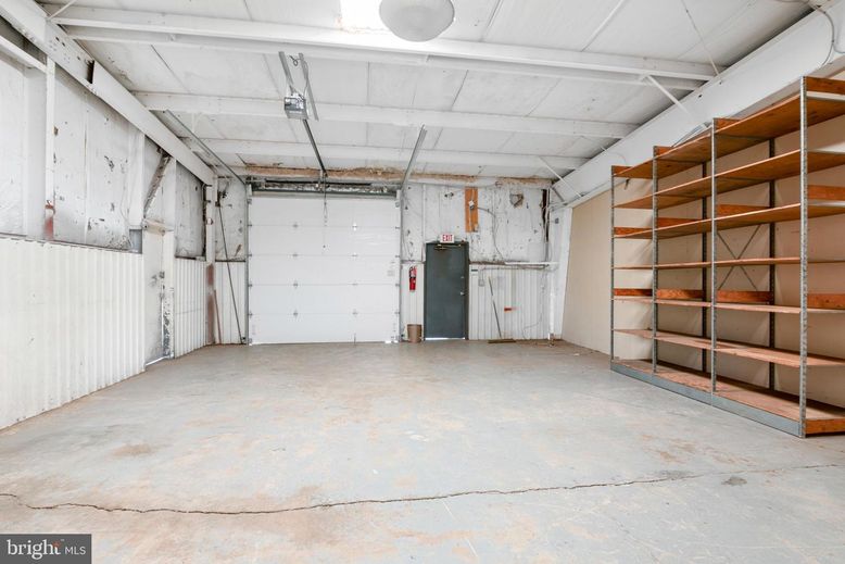 Garage, Interior