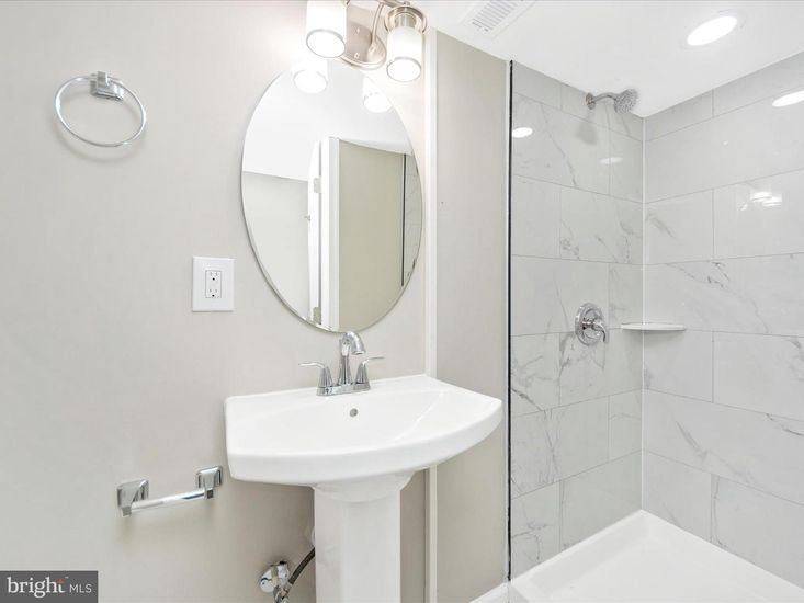 Bathroom, Interior, Marble Walls, Recessed Lighting