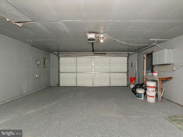 Garage, Interior