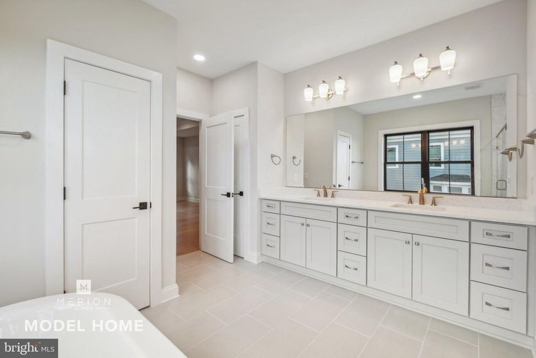 Bathroom, Dual Sink Vanities, Interior, Recessed Lighting