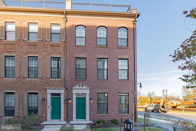 Exterior, Facade, Brick Facade, Georgian