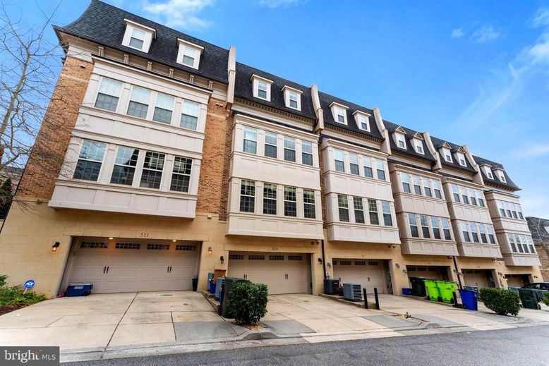 Attached, Exterior, Facade, Rowhouse