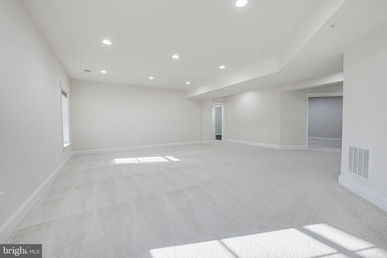 Empty room, Interior, Recessed Lighting