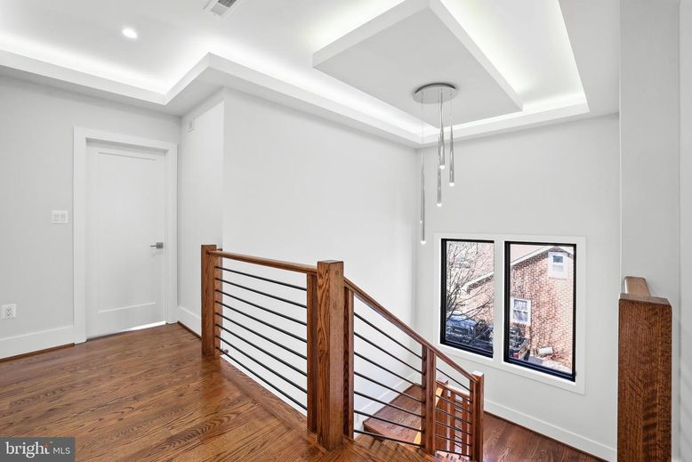 Interior, Pendant Lights, Recessed Lighting, Wood Texture Flooring