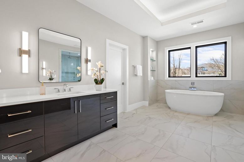Bathroom, Dual Sink Vanities, Free Standing Baths, Interior, Marble, Recessed Lighting