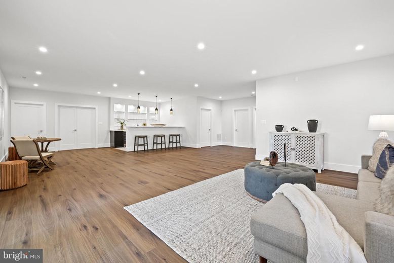 Interior, Living room, Pendant Lights, Recessed Lighting, Wood Texture Flooring