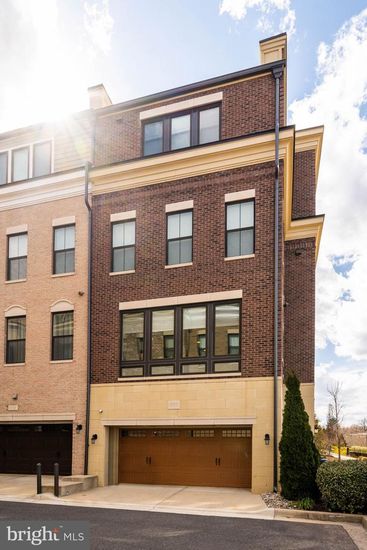 Attached, Exterior, Facade, Brick Facade, Rowhouse