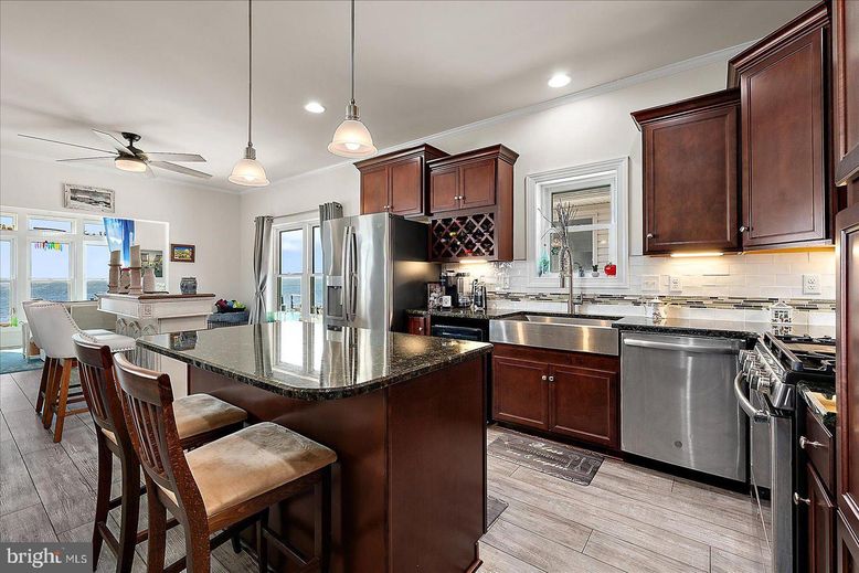Dining room, Interior, Kitchen, Pendant Lights, Recessed Lighting, Stainless Steel Appliances, Wood Texture Flooring
