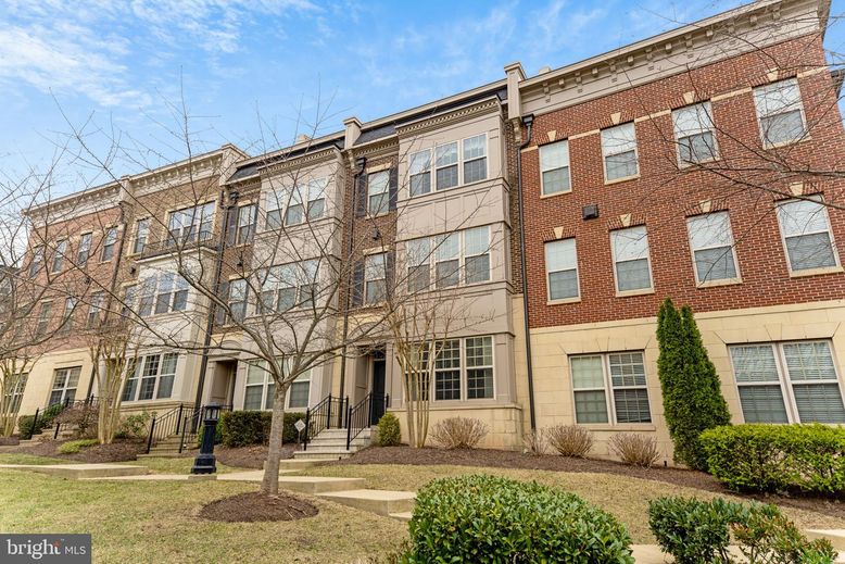 Exterior, Facade, Brick Facade, Rowhouse