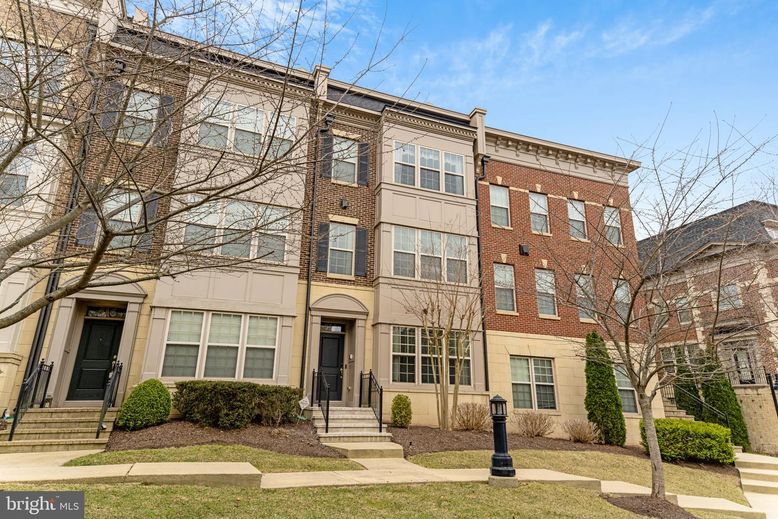 Exterior, Facade, Brick Facade, Rowhouse