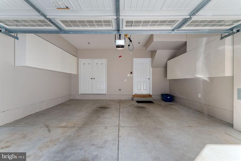 Garage, Interior