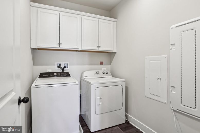 Interior, Utility Closets, Washer, Wood Texture Flooring