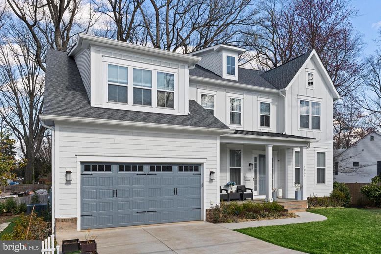 Attached, Exterior, Facade, Farmhouse
