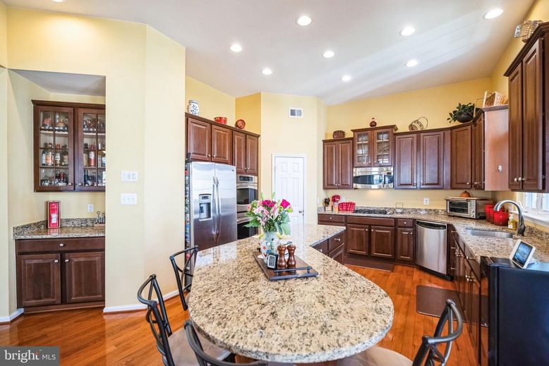 Dining room, Interior, Kitchen, Recessed Lighting, Stainless Steel Appliances, Wood Texture Flooring