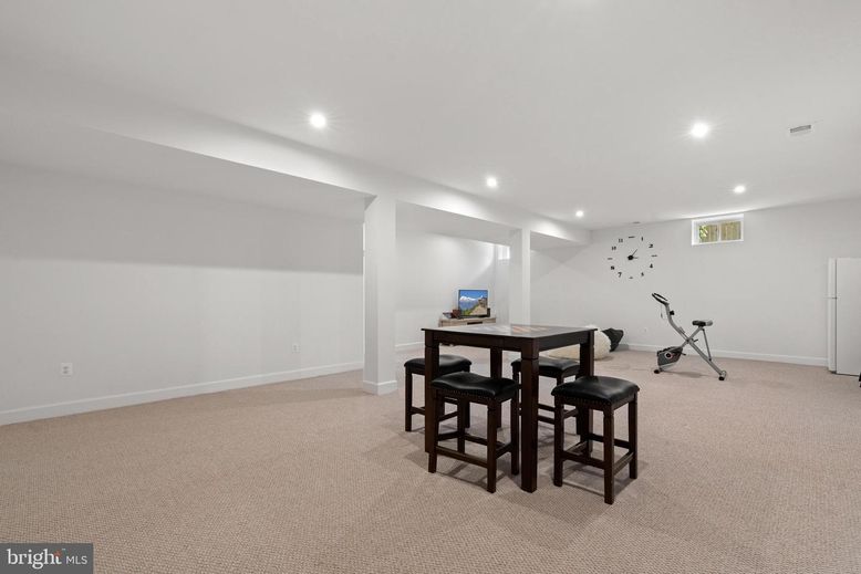 Dining room, Fitness Equipment, Interior, Recessed Lighting