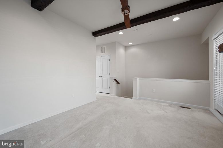 Empty room, Interior, Recessed Lighting, Wooden Beams