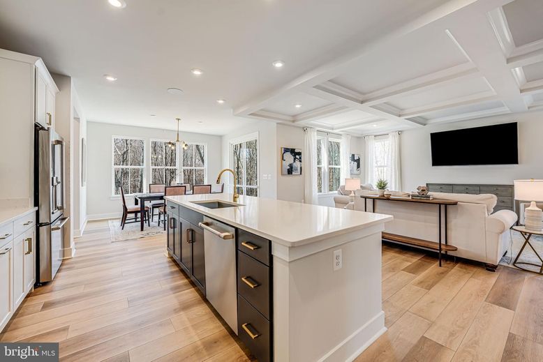 Dining room, Interior, Kitchen, Living room, Pendant Lights, Recessed Lighting, Stainless Steel Appliances, Wood Texture Flooring