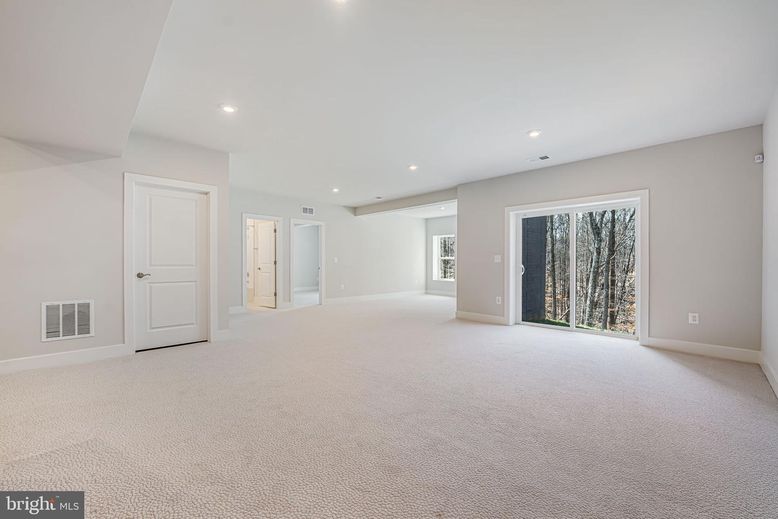 Empty room, Interior, Recessed Lighting