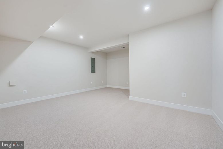 Empty room, Interior, Recessed Lighting