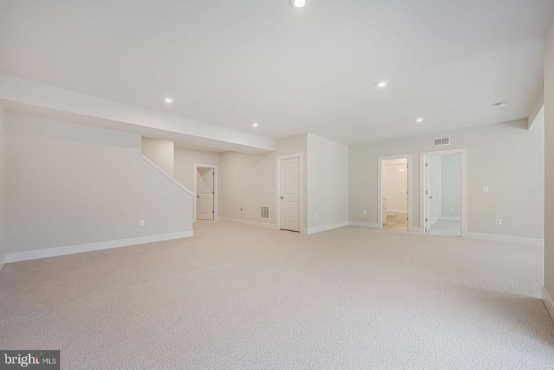 Empty room, Interior, Recessed Lighting