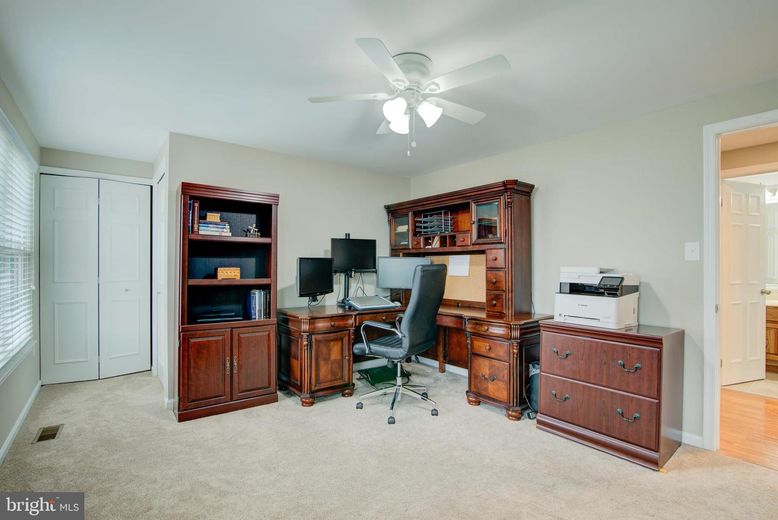 Home Office, Interior