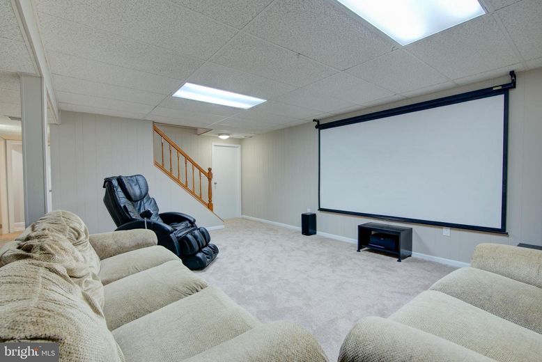 Interior, Projection Screen, Recessed Lighting, Theatre Room